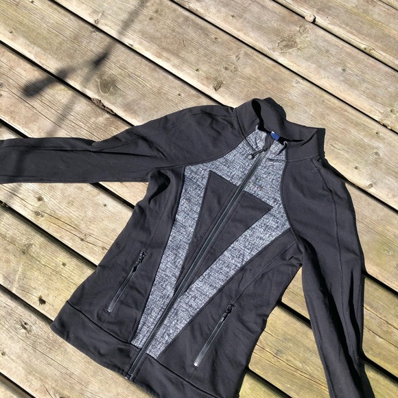 Ivivva black and grey kids zip up jacket - Picture 3 of 3
